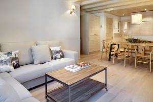 A kitchen or kitchenette at Val de Ruda Luxe 41 by FeelFree Rentals