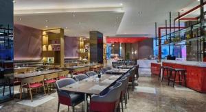 a restaurant with tables and chairs and a bar at Q Hotel Shanghai Pudong in Shanghai