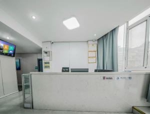 an empty room with a reception desk in a building at Pai Hotel Guiyang Daximen West Zhongshan Metro Station in Guiyang +65 photos