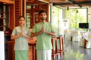 Členové personálu v ubytování Dilco Nature Resort & Spa
