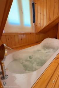 a bathroom with a tub filled with water at Sarl piscine chaufente familial in Alger