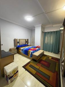 Ένα ή περισσότερα κρεβάτια σε δωμάτιο στο Royal Vibe Stay