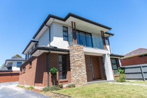 a home in the suburbs of sydney at Bright, comfortable family home in leafy Forest Hill in Forest Hill