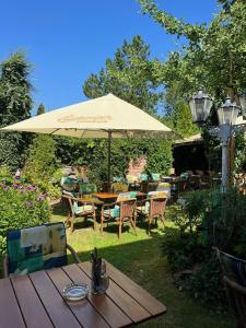 a table and chairs under an umbrella in a yard at Gasthof Söll 