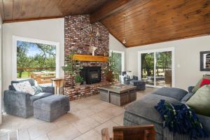 Χώρος καθιστικού στο WoodUStau