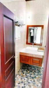 Koupelna v ubytování 鸿业远图酒店