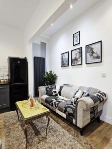 a living room with a couch and a coffee table at Cheerful 4 bedroom close to Uclan, Preston City Center in Preston