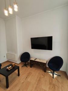 Μια τηλεόραση ή/και κέντρο ψυχαγωγίας στο Stylish apartment, top center with private Sauna