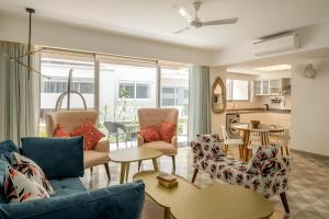 Χώρος καθιστικού στο Cosmos Oasis by Da Alohas, Luxury 2BHK at Candolim +13 φωτογραφίες