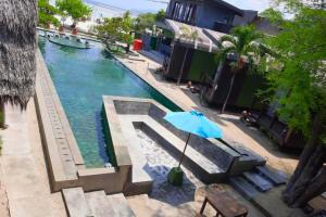 Kolam renang di atau dekat dengan Lucano 1 BR Lumbung Suite ZN299