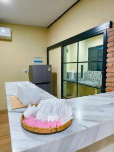 a room with a table with a tray of towels at BaanBaimai Homestay in Chiang Rai