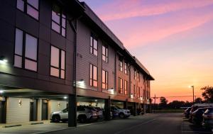 a building with cars parked in a parking lot at The Kulshan Hotel in Sedro-Woolley