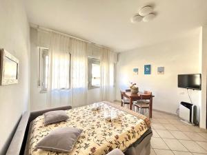 a bedroom with a bed and a table in it at Imperiale Apartment in Tirrenia