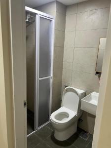 Et badeværelse på M adora Kuala Lumpur Studio Room + 8 billeder