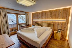 Postel nebo postele na pokoji v ubytování Alpenbad Hotel Hohenhaus + 60 fotografií