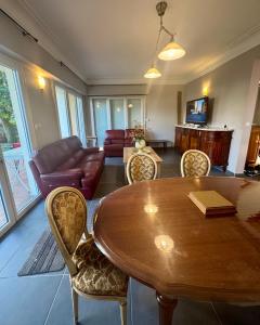 a living room with a wooden table and chairs at Villa Amistad in Mont-de-Marsan +3 photos