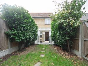 Κήπος έξω από το Pass the Keys Cosy home Basildon Ideal for contractors