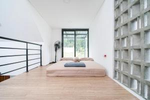 Postel nebo postele na pokoji v ubytování Villa Mulia Sedayu