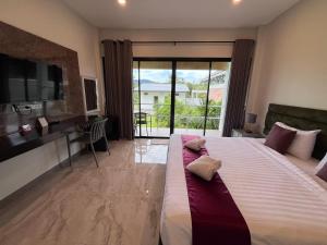 Postel nebo postele na pokoji v ubytování Marigold Aonang Resort