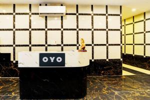 a black and white checkered wall in a lobby at Hotel O Blue Vibes in Meerut