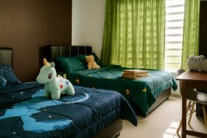 two beds with stuffed animals on them in a bedroom at Cozy homestay Manhattan Ipoh,12 pax 怡保民宿 in Ipoh