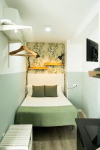 En eller flere senge i et værelse på GoToSeville Mini Studio