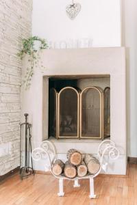 a fireplace with logs on a bench in a living room at Palladio Apartment - Vista Fiume, In Centro con Garage in Vicenza +56 photos