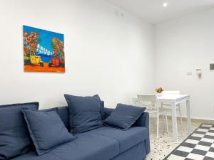 a living room with a blue couch and a table at Palermo central stay in Palermo