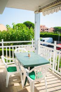 En balkon eller terrasse på Au Fil Des Vagues