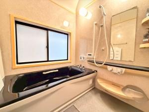 Et badeværelse på OKA Stay + 70 billeder