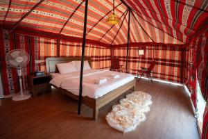 Postel nebo postele na pokoji v ubytování Atana bidiyah private camp