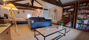 a living room with a blue couch and a table at La Belle Bourguignonne in Crêches-sur-Saône