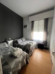 a bedroom with two beds and a window at Corazón obelisco 3 in Buenos Aires