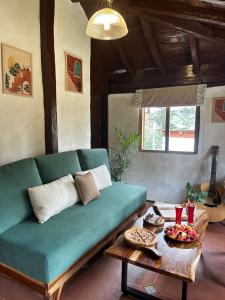 Un lugar para sentarse en Heritage House by Himtrek Stays, Mcleodganj