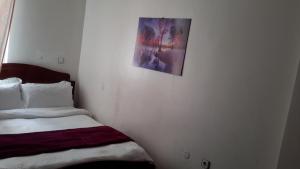 Ένα ή περισσότερα κρεβάτια σε δωμάτιο στο DV Guest House 3