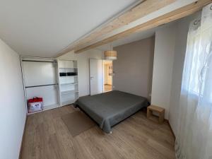 a bedroom with a bed in the corner of a room at Colocation Étudiante bompas in Bompas