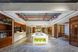 a large room with a kitchen and a dining room at 上海浦天美泊酒店 in Shanghai