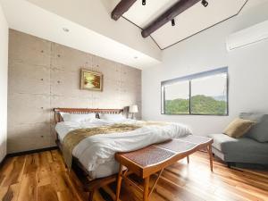 Ένα ή περισσότερα κρεβάτια σε δωμάτιο στο 嵐月-嵐山景區內獨棟別墅