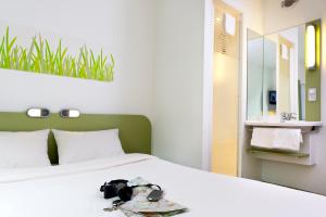 Postel nebo postele na pokoji v ubytování ibis budget Metz Sud