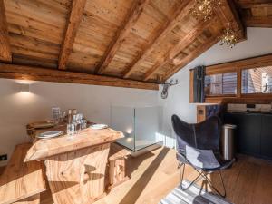 a dining room with a wooden table and a chair at Chalet de charme rénové, centre Morzine, 4 pers, proche remontées mécaniques, parking inclus - FR-1-754-38 in Morzine
