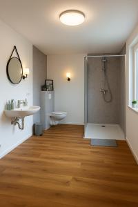 Un baño de Dat Fischerhuus 11 fotos más