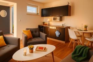 a living room with a couch and a table at Dat Fischerhuus in Pruchten