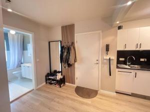 Gallery image of Kozy place in Reykjavik with a lake view in Reykjavík +2 photos