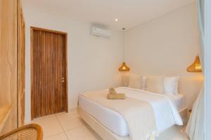 Ένα ή περισσότερα κρεβάτια σε δωμάτιο στο Villa Valli 5, Luxury Mediterranean Villa Bingin