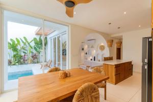 Η κουζίνα ή μικρή κουζίνα στο Villa Valli 5, Luxury Mediterranean Villa Bingin