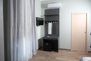 Una televisión o centro de entretenimiento en I Gemelli Suites