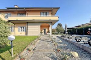 Το κτήριο όπου στεγάζεται  το διαμέρισμα