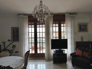 Posezení v ubytování Attico Lux - trilocale elegante Metropolitana Blu