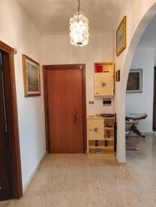 TV a/nebo společenská místnost v ubytování Attico Lux - trilocale elegante Metropolitana Blu