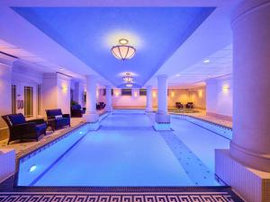 Πισίνα στο ή κοντά στο Fairmont Palliser